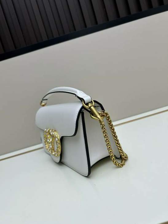 Picture of Valentino Handbags _SKUfw212758140fw